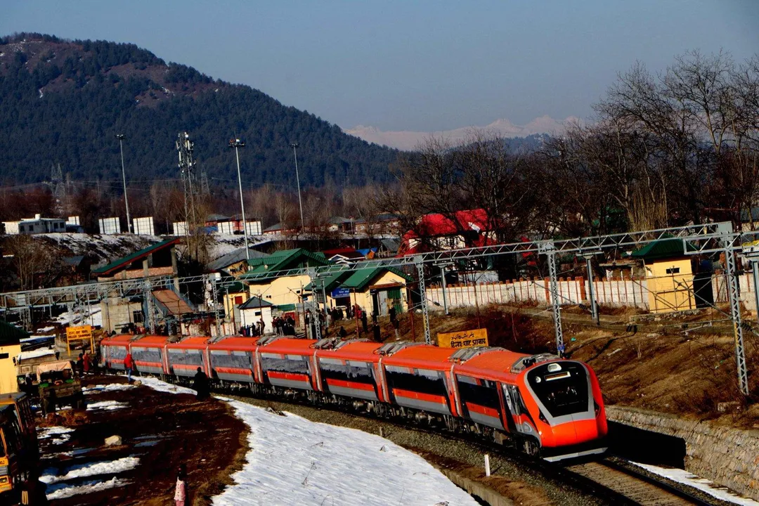  ANANTNAG, JAN 25 (UNI):- A Vande Bharat Express train, that will run on the Katra-Srinagar route, upon its arrival at Hiller railway station,in Anantnag district of Kashmir ahead of its inauguration on Saturday.UNI PHOTO-SJAK7U 