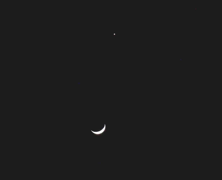  RANCHI, JAN 3 (UNI):- A rare astronomical event, Moon is being seen pairing with Venus in the sky of Ranchi, on Friday. Moon and Venus appearing like a shining dot will be seen forming a pair on this day. This closeness is technically called aphelion. This celestial pair will gradually descend after appearing at some height above the horizon. UNI PHOTO-109U 