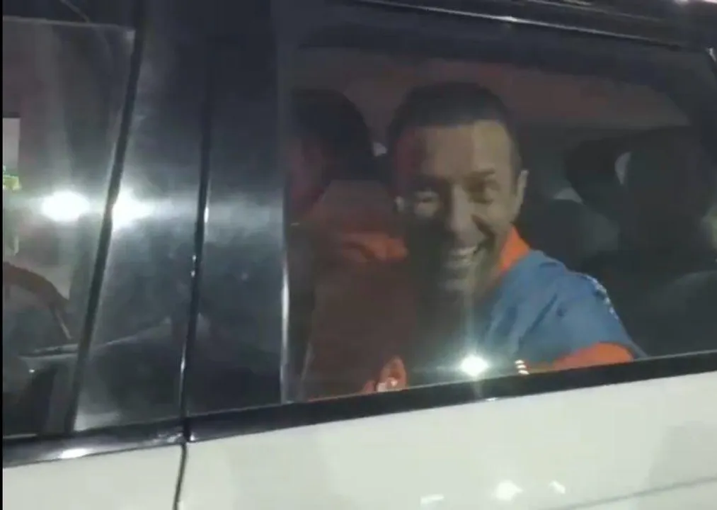  "क्रिस मार्टिन का महाकुम्भ 2025 में आगमन, भारतीय संस्कृति के प्रति गहरी श्रद्धा का इज़हार" 