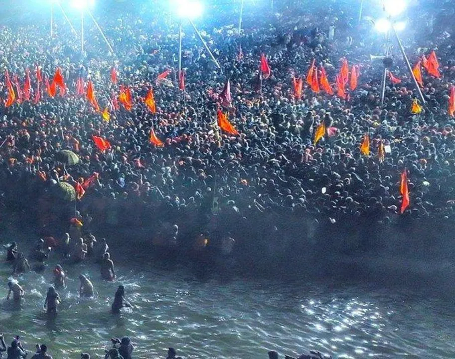 **महाकुंभ 2025: नागा साधुओं का अमृत स्नान, मकर संक्रांति पर 1 करोड़ श्रद्धालुओं की डुबकी** 