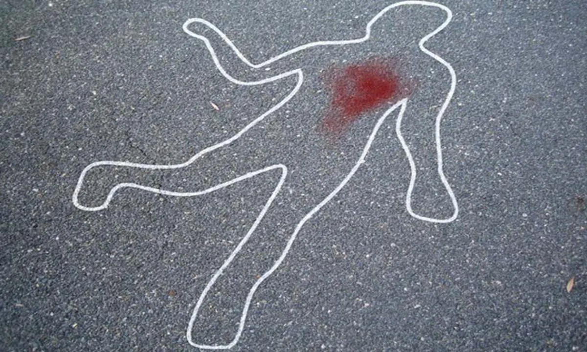  "लखनऊ में पारिवारिक विवाद के चलते युवक ने मां और चार बहनों की नशीला खाना और शराब से हत्या की" 