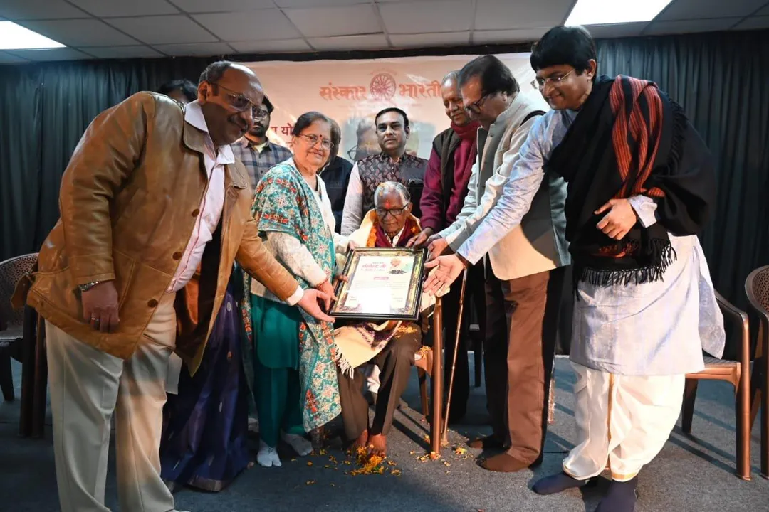  संस्कार भारती कार्यालय में योगेन्द्र उत्सव का आयोजन, पंडित वसंत रामभाऊ शेवलीकर को कला ऋषि सम्मान 