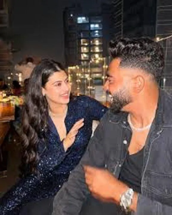  आशा भोसले की पोती और क्रिकेटर मोहम्मद सिराज की फोटो वायरल