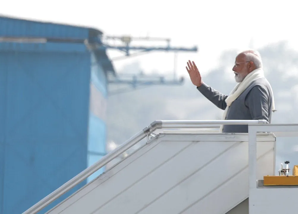  NEW DELHI, FEB 10 (UNI):- Prime Minister Narendra Modi departs for France from New Delhi on Monday. UNI PHOTO-53U 