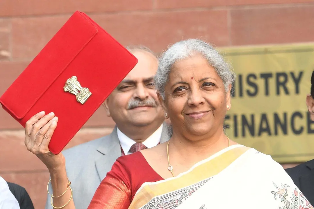  NEW DELHI, FEB 1 (UNI):- Union Finance Minister Nirmala Sitharaman outside the Finance Ministry ahead of the presentation of the Union Budget 2025-26 in New Delhi on Saturday. UNI PHOTO-PSB8U 