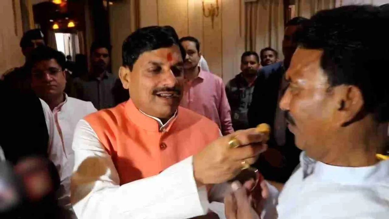  दिल्ली चुनाव में भाजपा की जीत पर मुख्यमंत्री मोहन यादव ने बांटी मिठाई, महाकुंभ स्नान के लिए प्रयागराज रवाना 