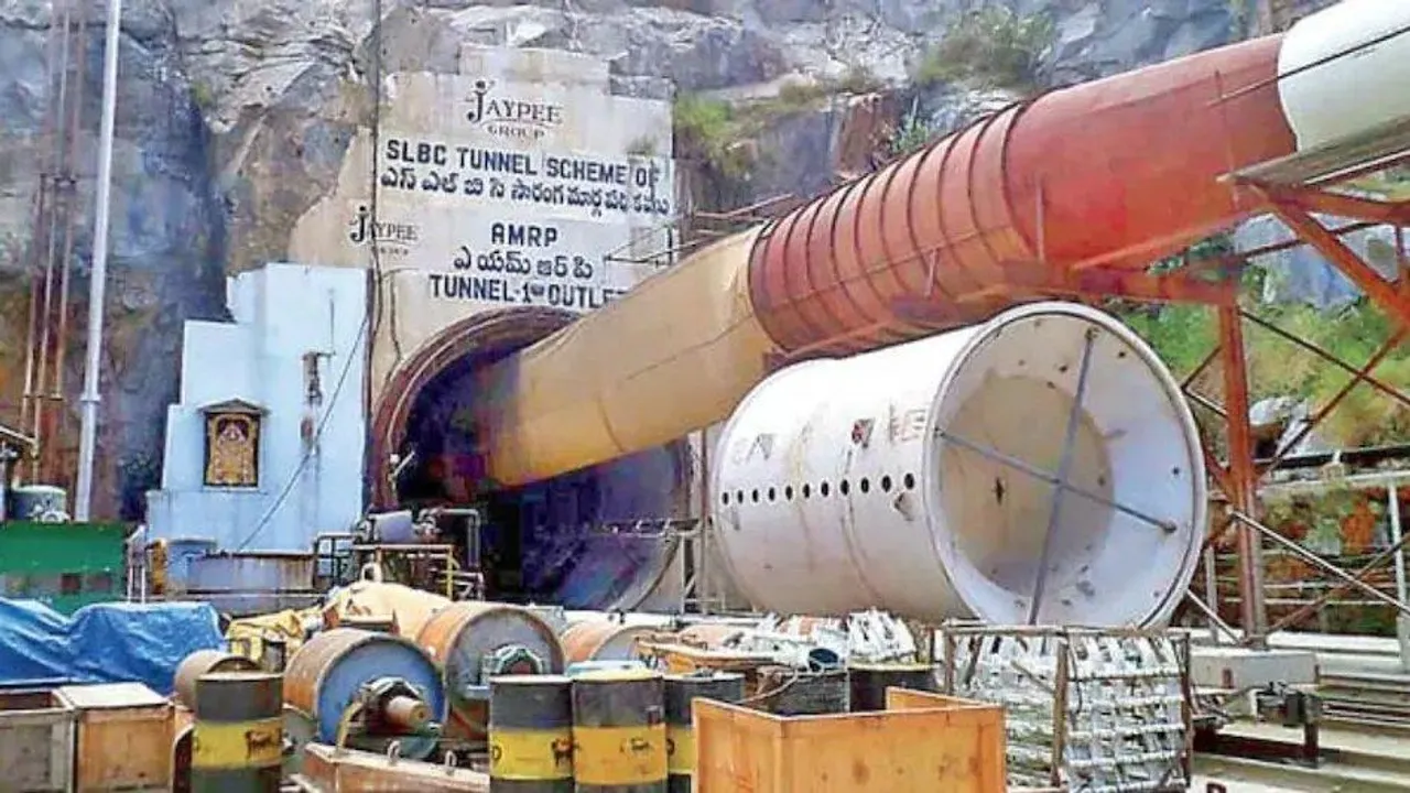  SLBC टनल हादसे में 8 लोग फंसे, भारतीय सेना और बचाव टीम की मदद से ऑपरेशन जारी। लेटेस्ट अपडेट यहां पढ़ें 