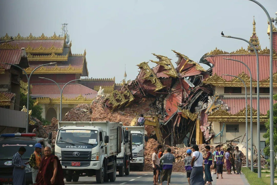  MANDALAY, March 29, 2025 (UNI/Xinhua) -- This photo taken on March 29, 2025 shows a damaged building after an earthquake in Mandalay, Myanmar. A 7.9-magnitude earthquake struck Myanmar on Friday. The information team of Myanmar's State Administration Council said 1,002 people have been killed, 2,376 were injured, and 30 remain missing.  UNI PHOTO-16F 