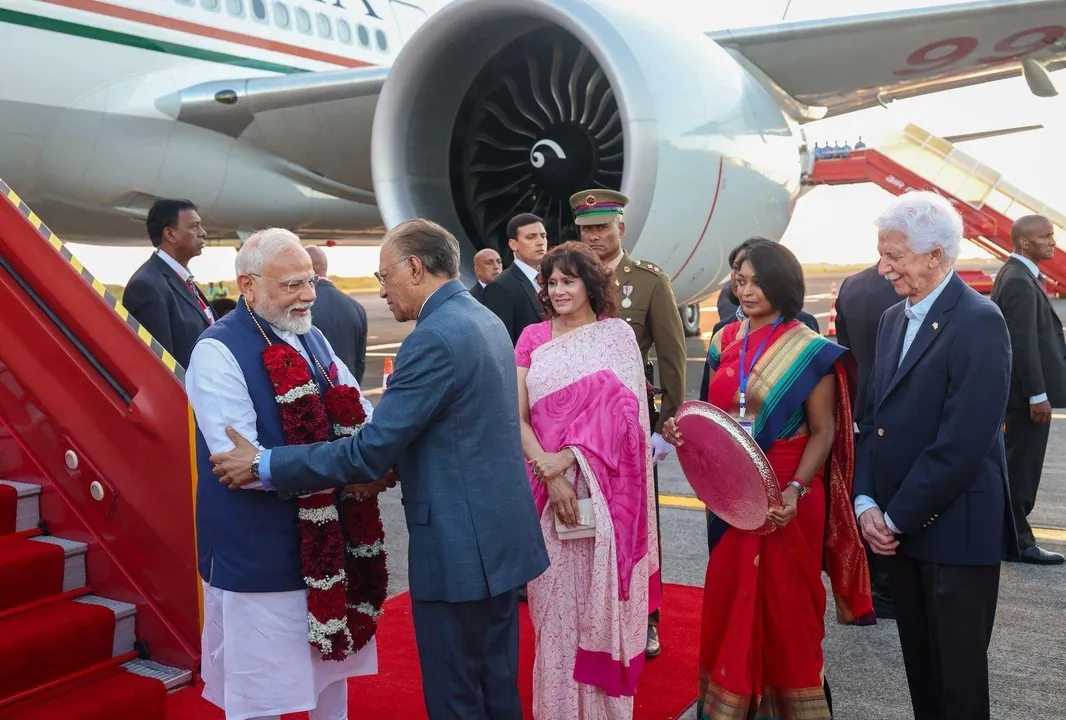  **pm-modi-mauritius-visit-grand-welcome-guard-of-honor** 