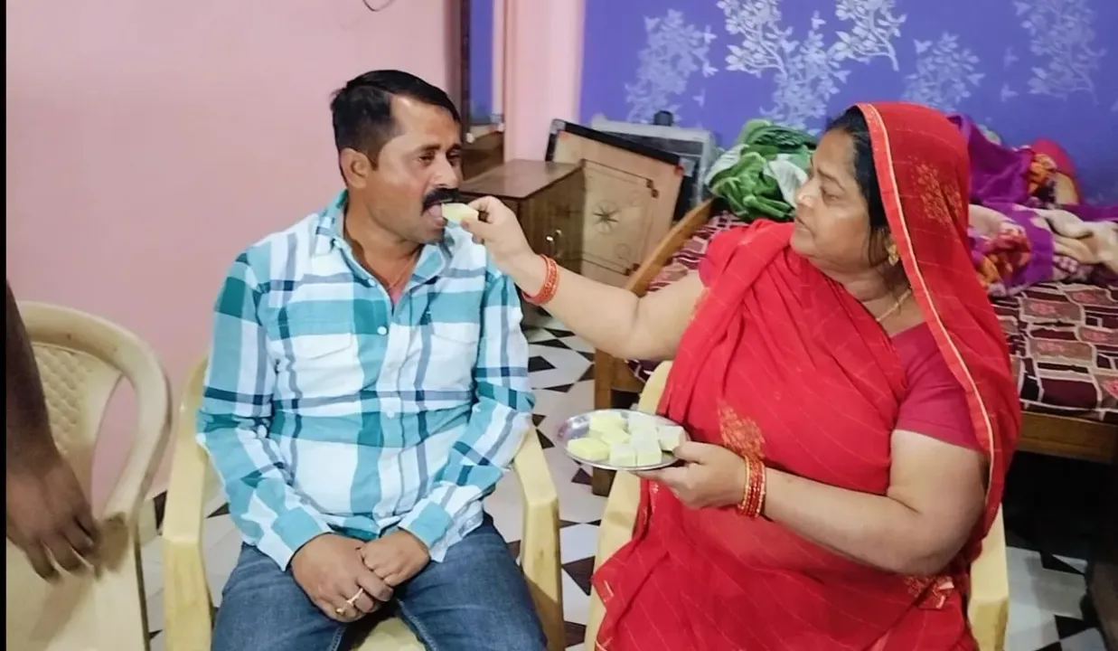  mahakumbh-boatmen-family-earned-30-crore-cm-yogi-praised 