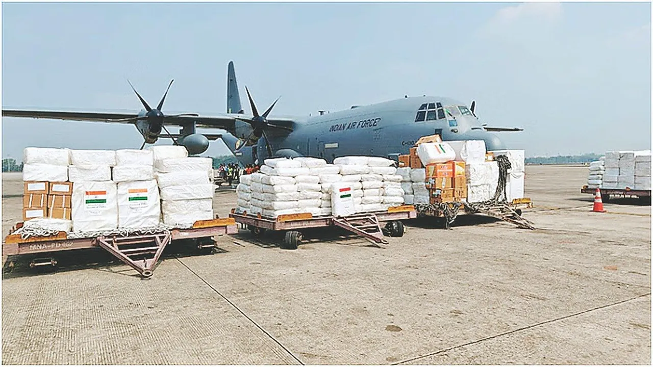  भारत ने बढ़ाया मदद का हाथ, म्यांमार पहुंची राहत सामग्री