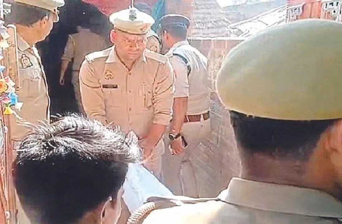  शाहजहांपुर : चार बच्चों की गला काटकर हत्या के बाद पिता ने लगाई फांसी