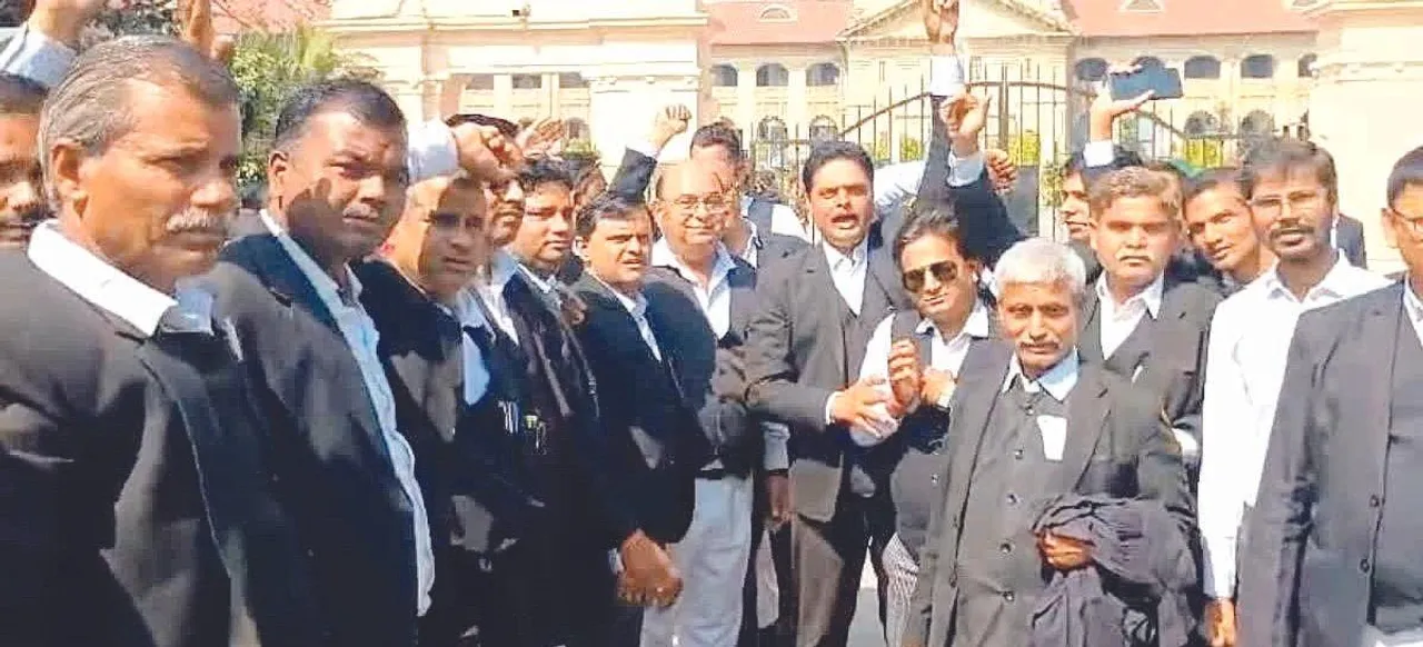  इलाहाबाद हाईकोर्ट में हड़ताल से 30 हजार केस टले
