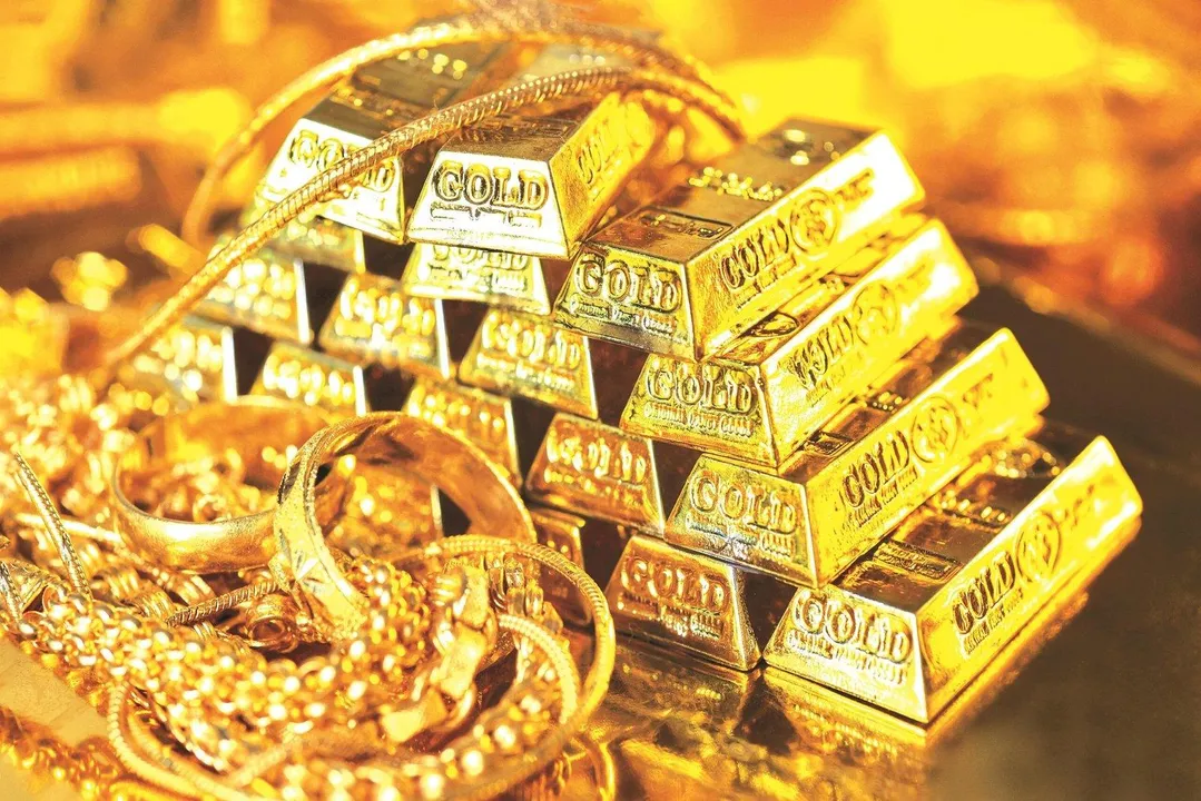  gold-price-record-1-lakh-analysis-investment-opportunity 
