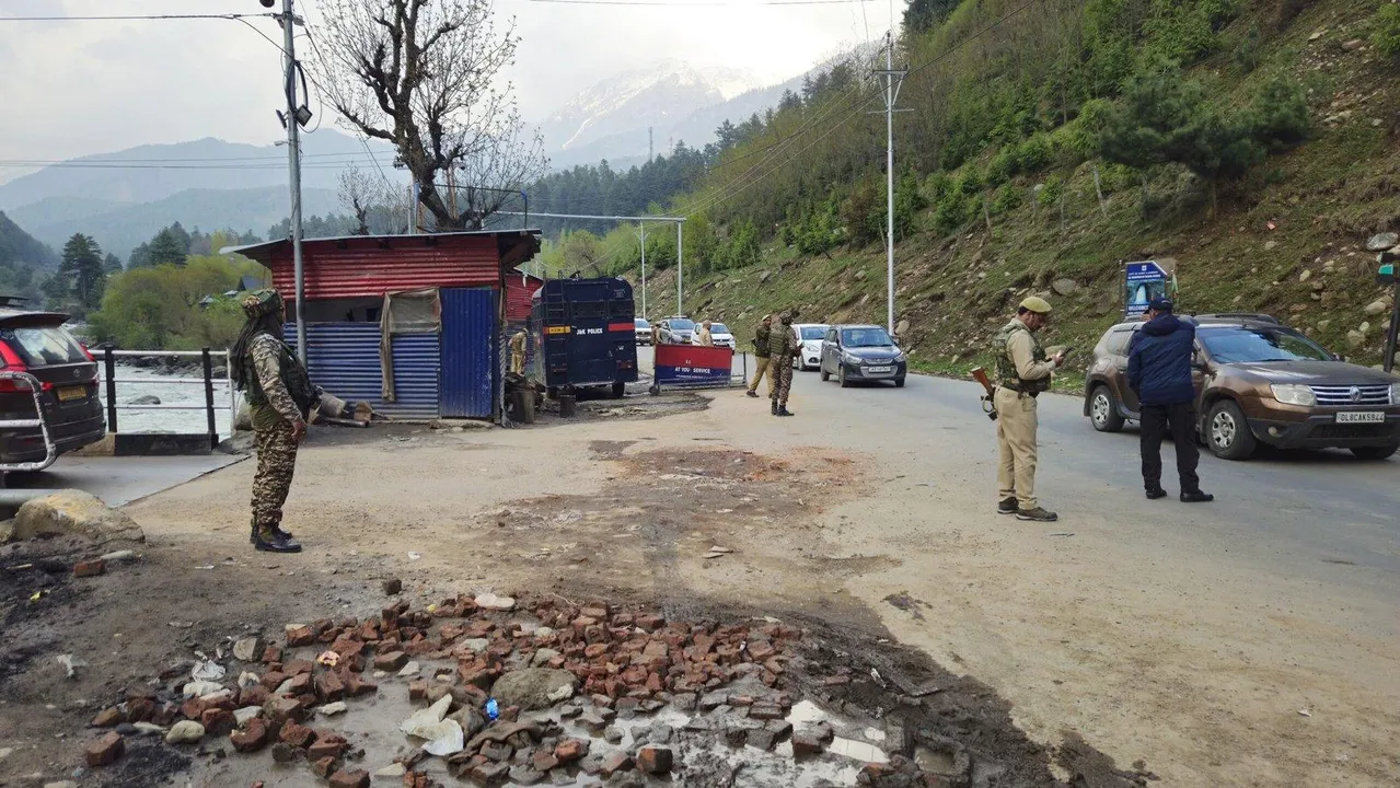  PAHALGAM, APR 22 (UNI):- Security forces reached Bisaran valley at tourists destination of Pahalgam in South Kashmir to conduct a combing operation to track down the terrorists who attacked tourists leaving several injured on Tuesday. UNI PHOTO-48U 