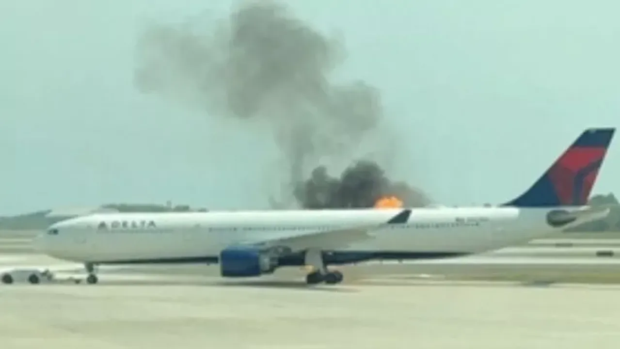  orlando-airport-plane-fire-delta 