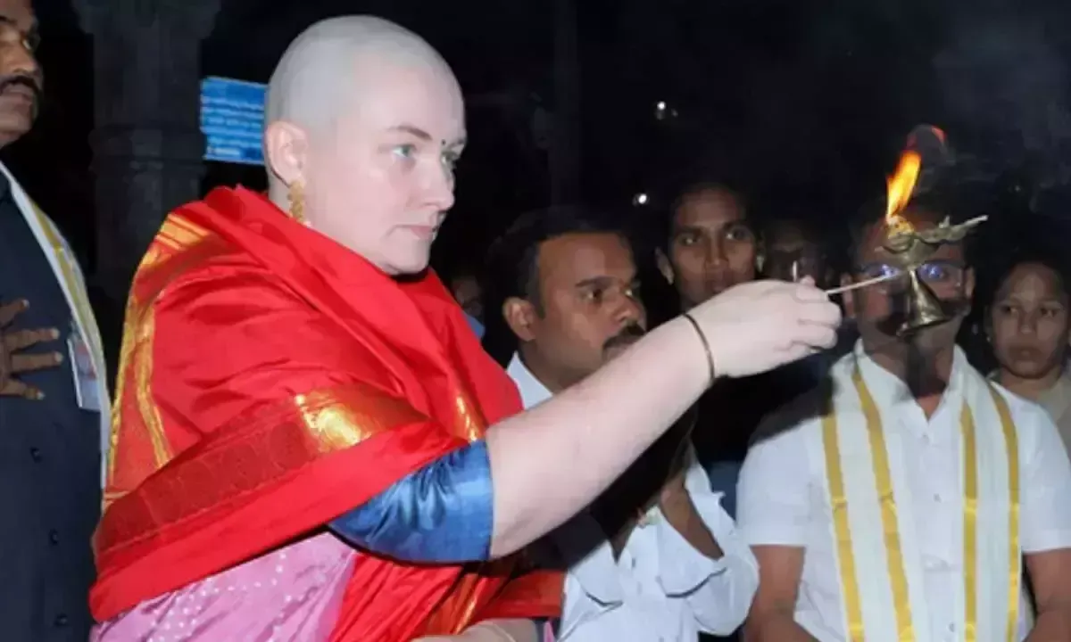   pavankalyan-wife-hair-donation-tirumala-temple 