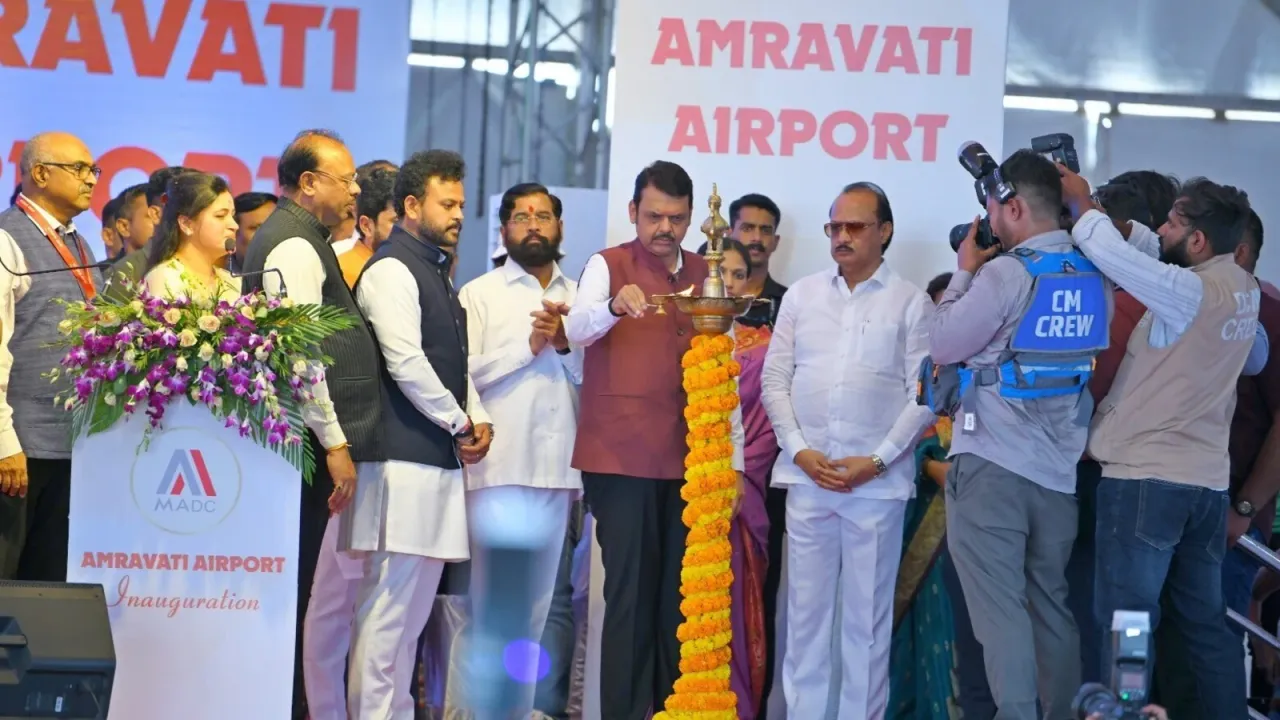  devendra-fadnavis-amaravati-airport-pilot-training-school 