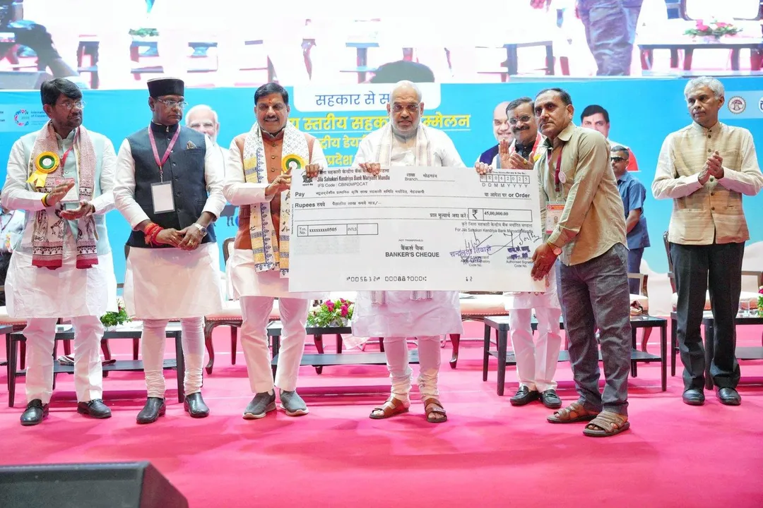  amit-shah-bhopal-cooperative-summit-nddb-sanchi-mou-petrol-pump-pack-mp 