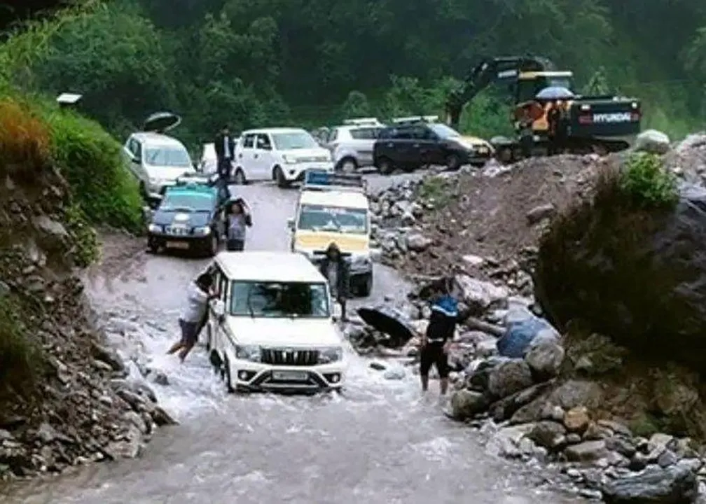  sikkim-landslide-arunachal-fire-heatwave-india-weather-alert 