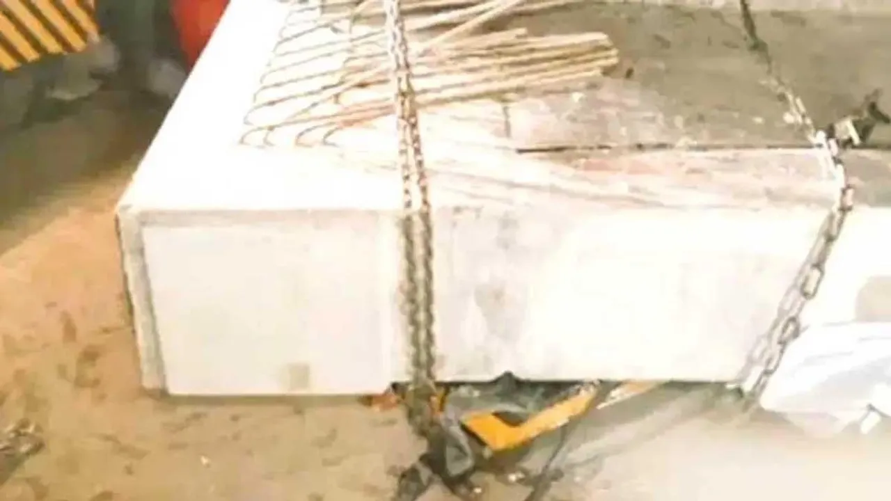  बेंगलुरु में मेट्रो का वायाडक्ट ऑटो पर गिरा, ड्राइवर की मौके पर मौत