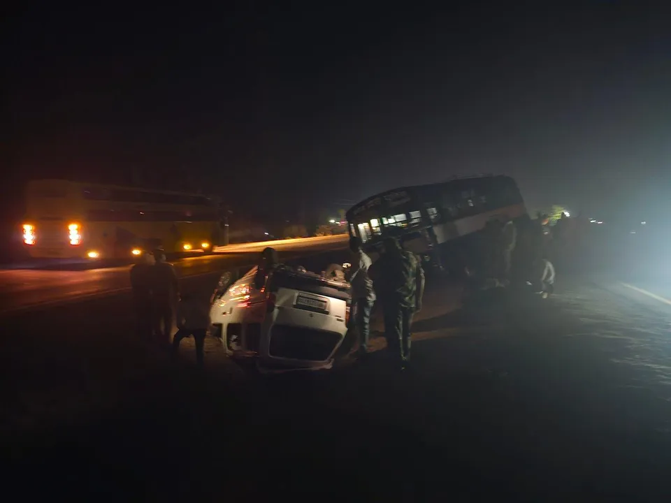  shajapur-accident-police-vehicle-car-collision-18-injured 