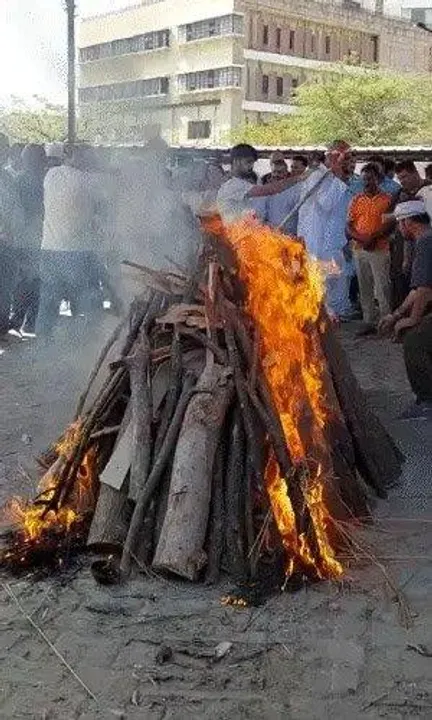  पहलगाम आतंकी हमले में जान गंवाने वाले जयपुर के नीरज का अंतिम संस्कार, पत्नी की चीखों से गूंज उठा मोक्षधाम