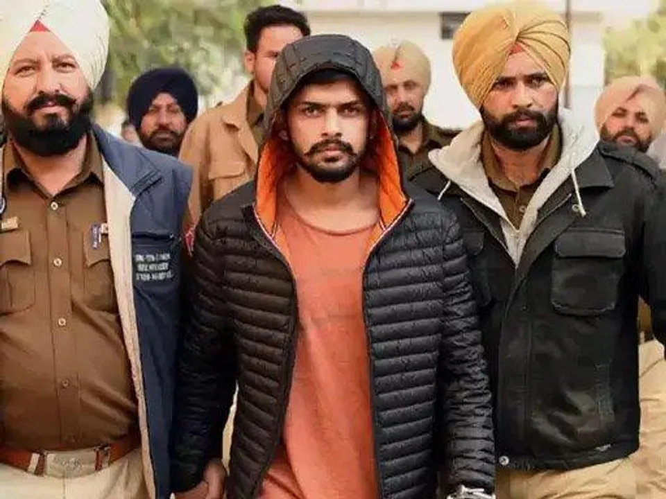  मुंबई में लॉरेंस गैंग के 5 गुर्गे गिरफ्तार, सेलिब्रिटी पर हमले की थी साजिश?