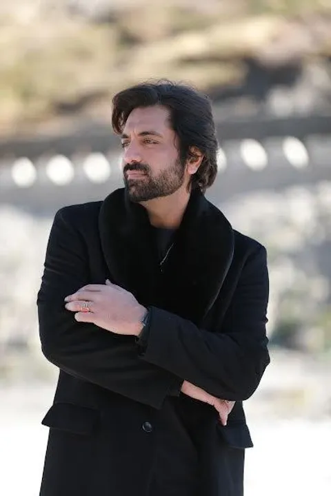  सिंगर-कंपोज़र अखिल सचदेवा ने ऋषिकेश में गंगा आरती गाकर दिया स्पिरिचुअल ट्रिब्यूट