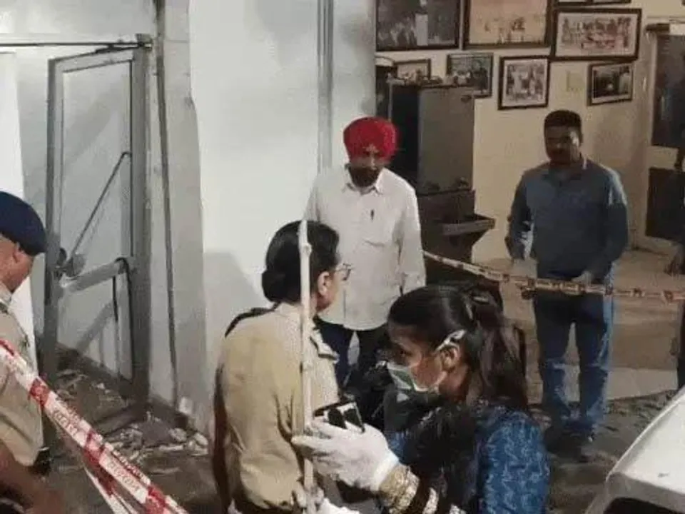  पंजाब में पूर्व भाजपा मंत्री के घर आतंकी हमला, ई-रिक्शा से फेंका ग्रेनेड