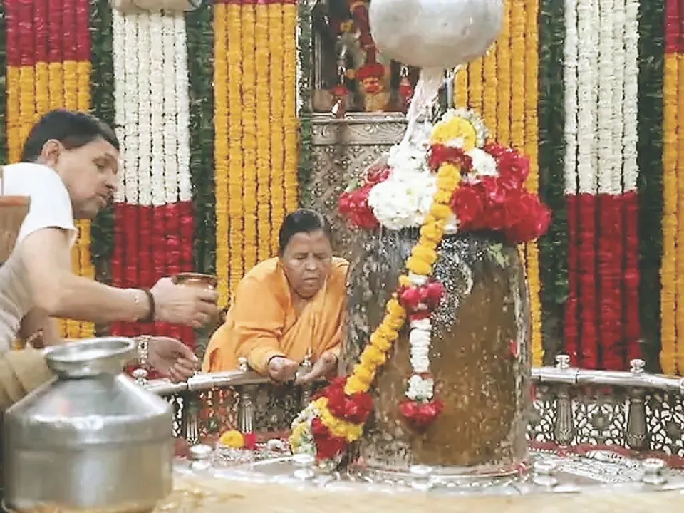  uma-bharti-mahakal-darshan-navratri-nandi-hall-meditation 