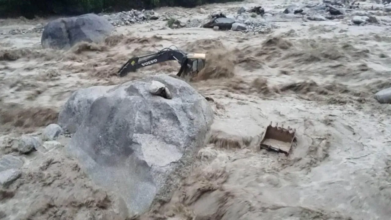  cloudburst-sang-river-flood-dehradun-char-dham-route 
