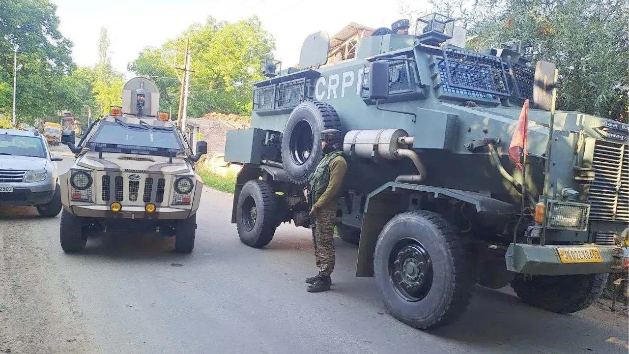  त्राल में सुरक्षाबलों की बड़ी कार्रवाई, तीन आतंकी ढेर, शोपियां मुठभेड़ से भी जुड़े तार