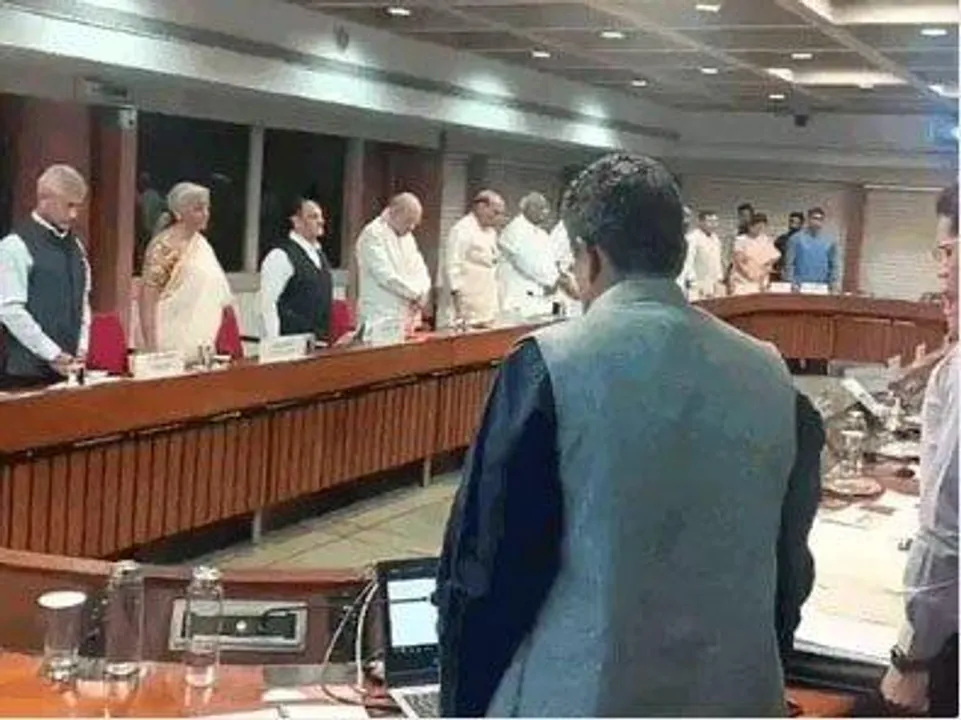  ऑपरेशन सिंदूर पर सर्वदलीय बैठक शुरू, सरकार ने सभी दलों को दी एयर स्ट्राइक की जानकारी; विपक्ष ने जताई एकजुटता