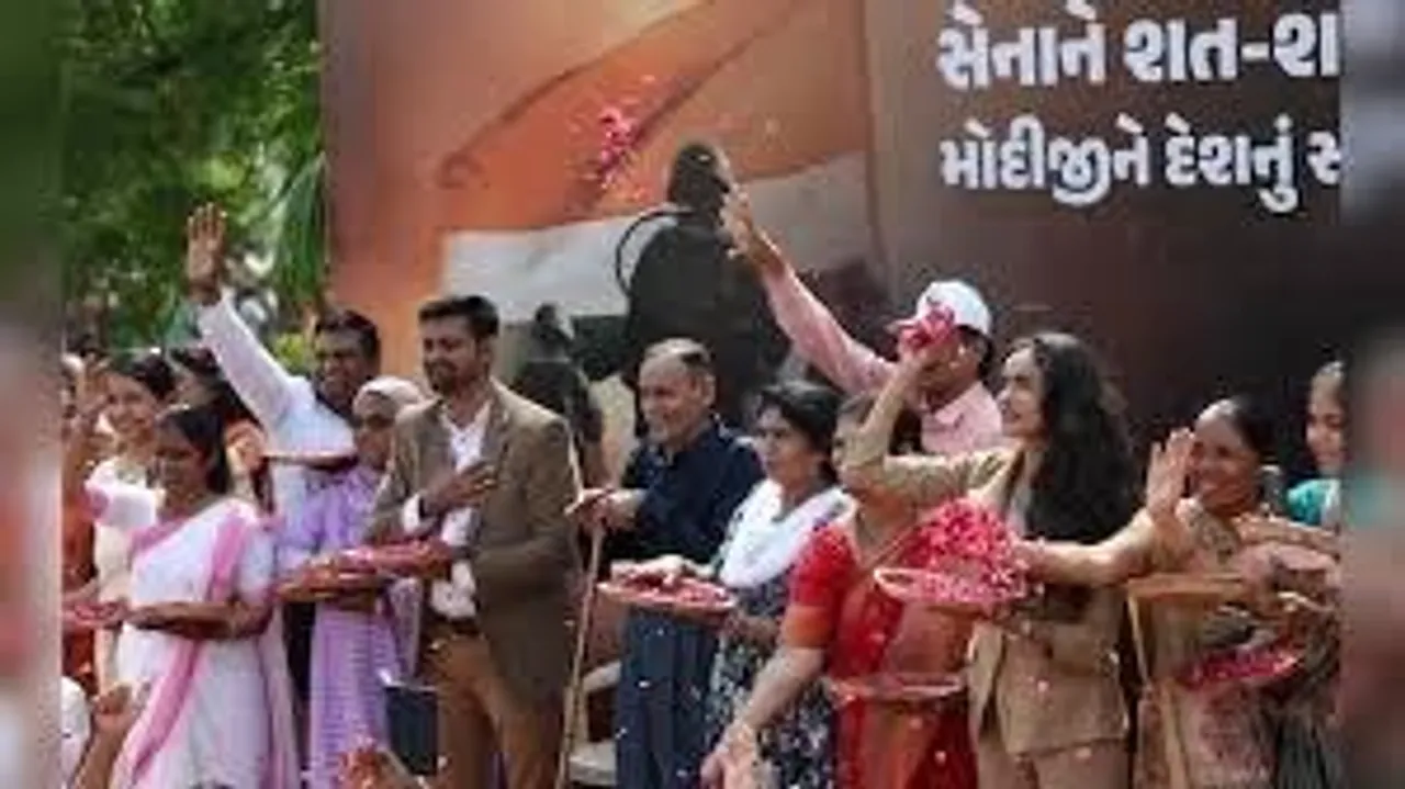  pm-modi-sindoor-samman-yatra-vadodara-colonel-sofia-family 