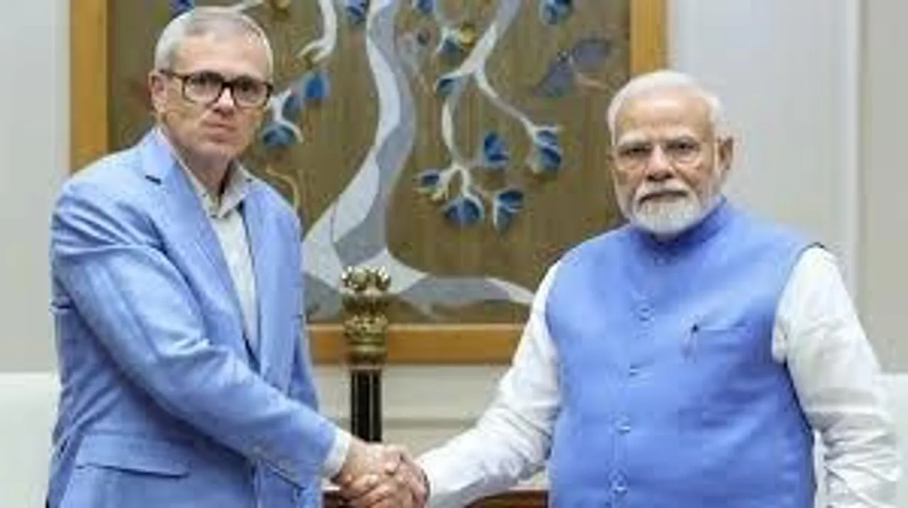  umar-abdullah-meets-pm-after-pahalgam-attack-india-bans-pak-imports-postal-services 