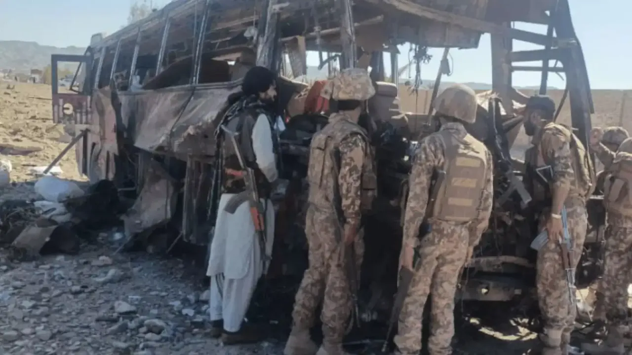  quetta-pakistan-army-attacks-frontier-corps-hq-blasts-curfew 