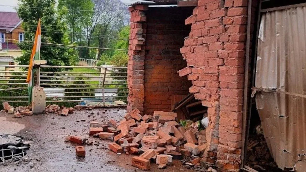  ऑपरेशन सिंदूर के बाद पाकिस्तान बौखलाया, LoC पर फिर फायरिंग, पंजाब में आधी रात गूंजे धमाके