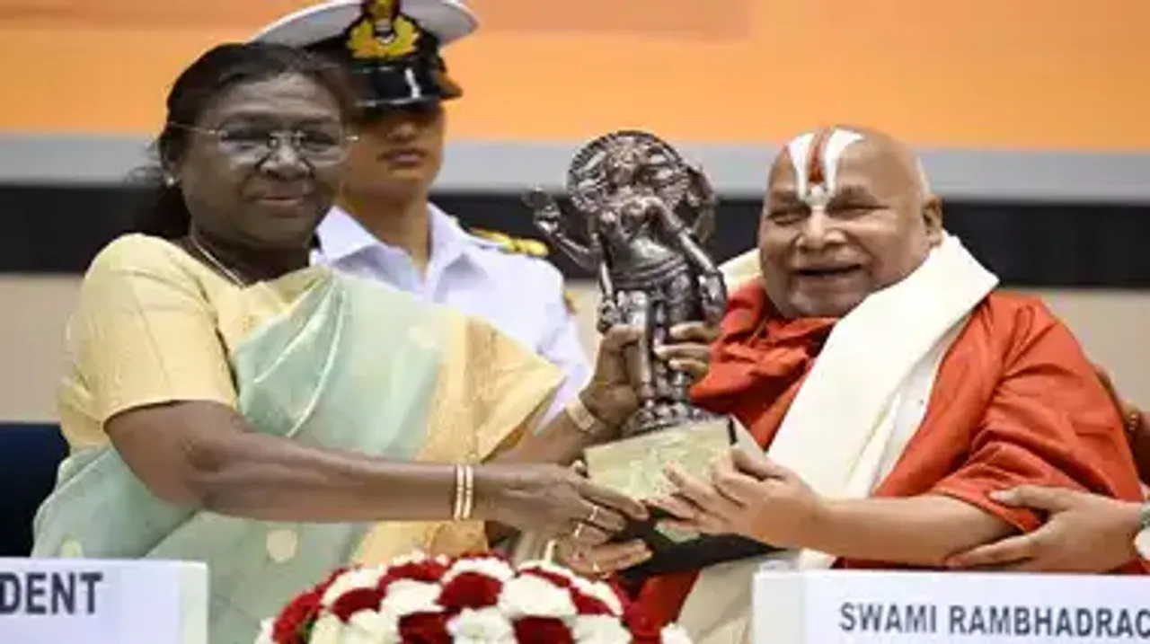  jagadguru-ramabhadracharya-honoured-with-jnanpith-award-by-president-murmu 