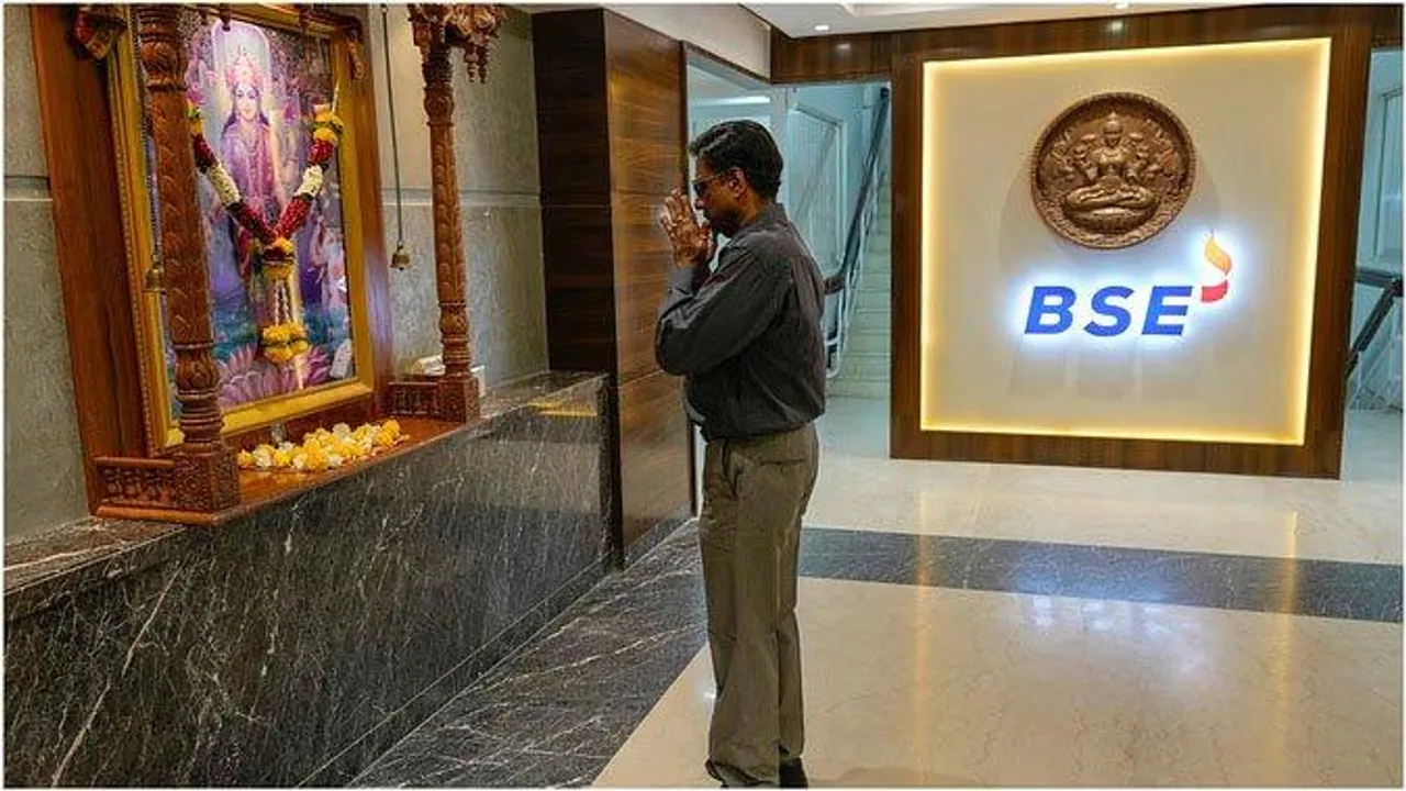  सीजफायर के बाद बाजार में लौटी बहार: सेंसेक्स 2300 अंक उछला, निफ्टी ने पार किया 24,700 का स्तर