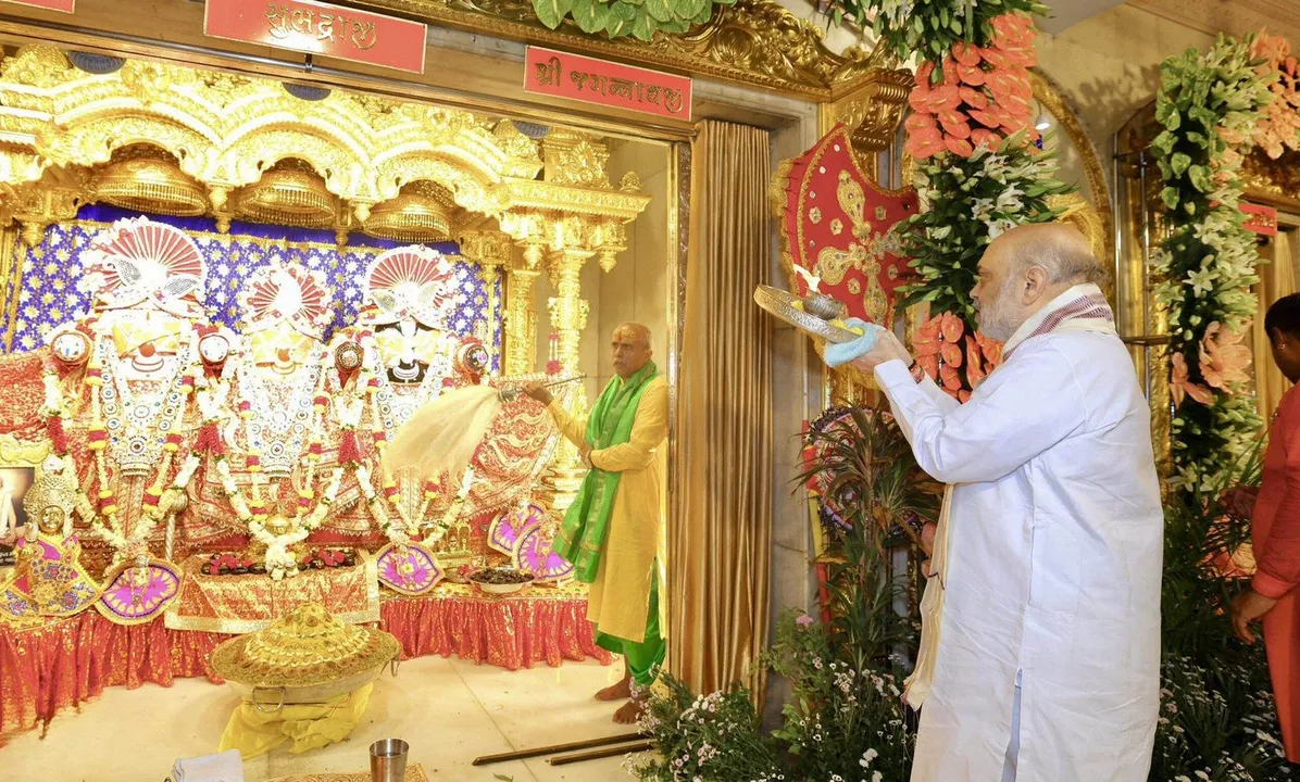  AHMEDABAD, JUNE 27 (UNI):- Union Home Minister Amit Shah worship  at Shri Jagannath Temple on the occasion of Rath Yatra, in Ahmedabad on Friday.UNI PHOTO-24U 