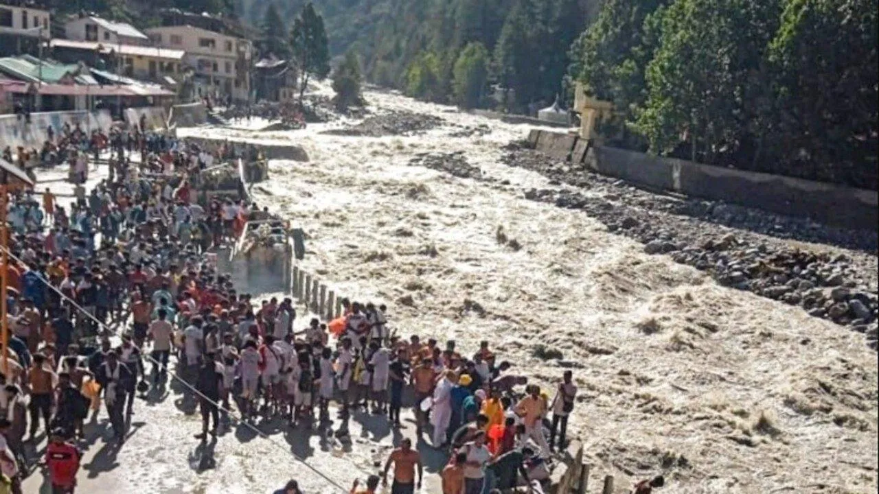  kedarnath-yatra-route-blocked-rain-landslide-sonprayag-gaurikund 