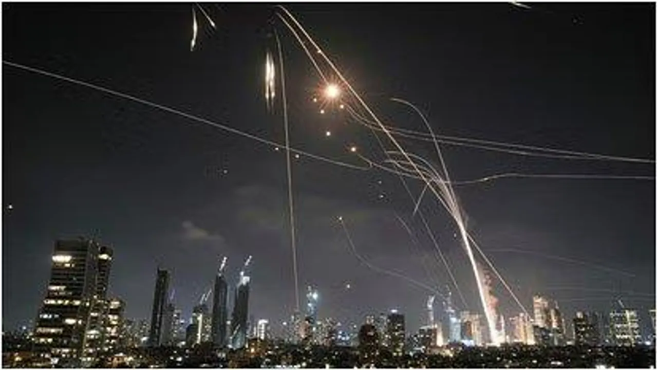  इजराइल-ईरान संघर्ष: अब तक 400 से ज्यादा की मौत, इजराइल ने विदेश मंत्रालय को बनाया निशाना, ईरान ने बैलिस्टिक मिसाइलों से जवाबी हमला