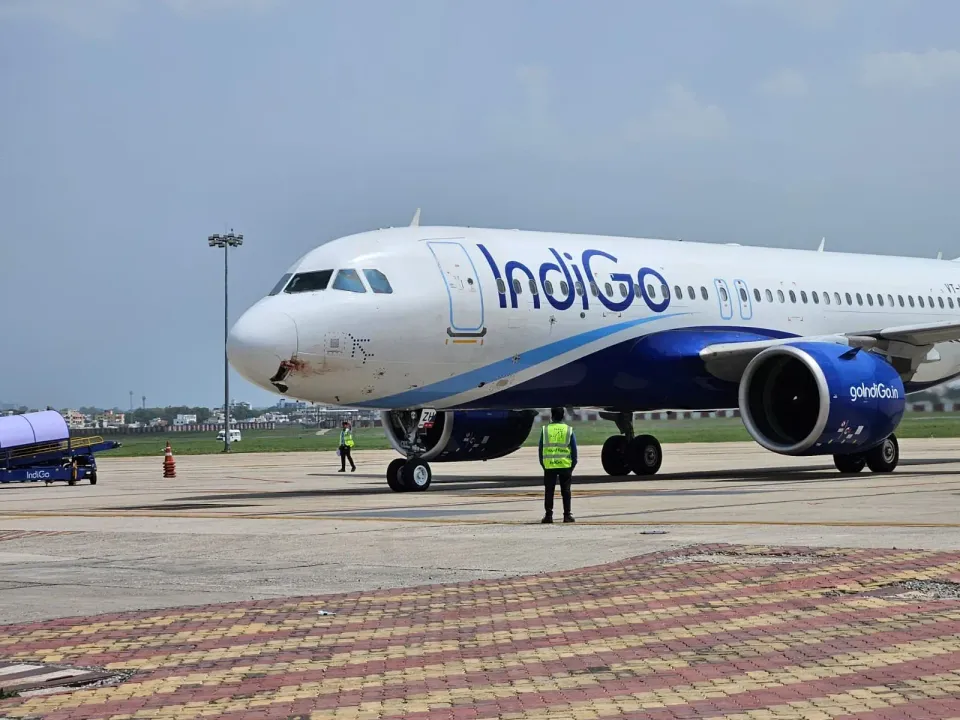   indigo-flight-bird-hit-ranchi-emergency-landing 