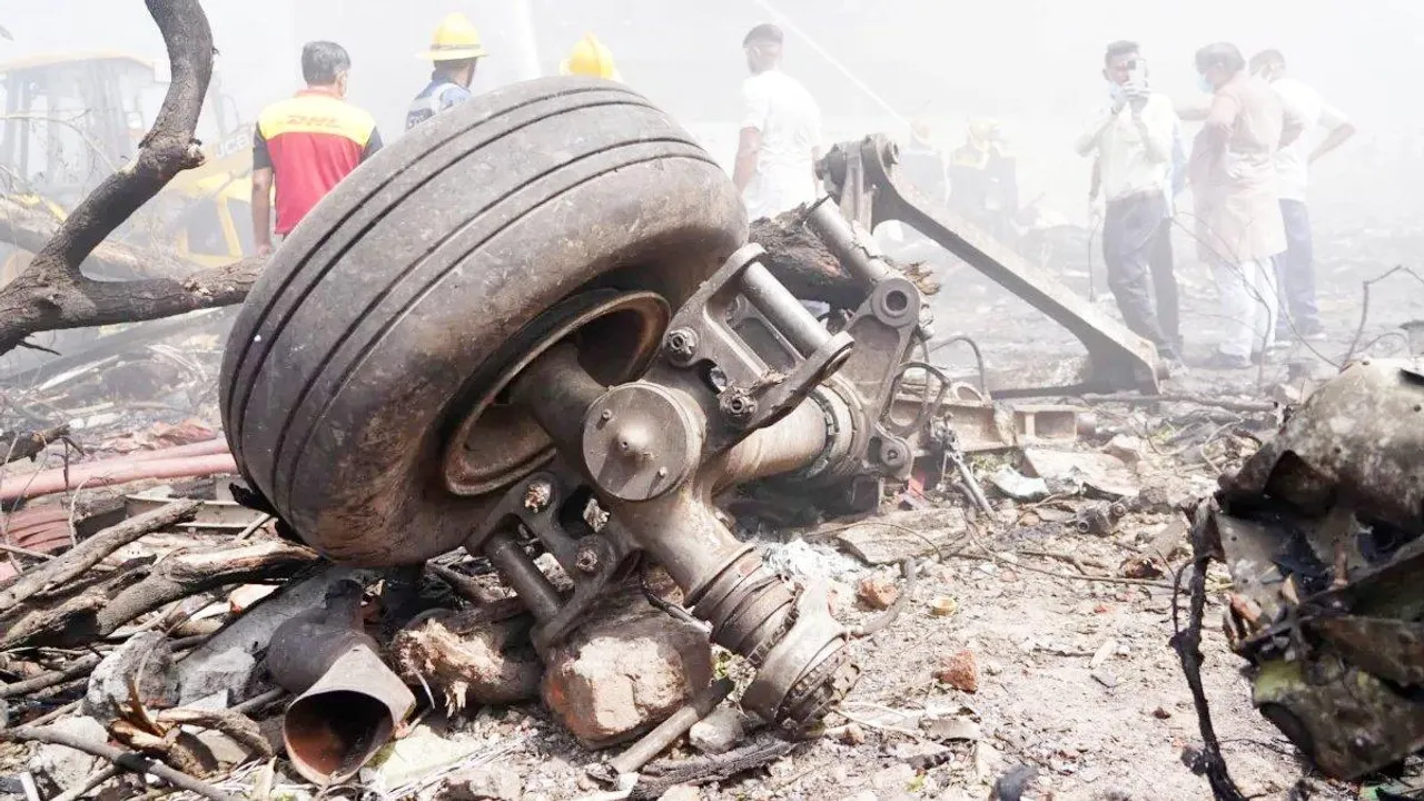  अहमदाबाद विमान हादसा: जांच के लिए उच्चस्तरीय समिति की पहली बैठक आज, AAIB को तकनीकी पड़ताल की जिम्मेदारी