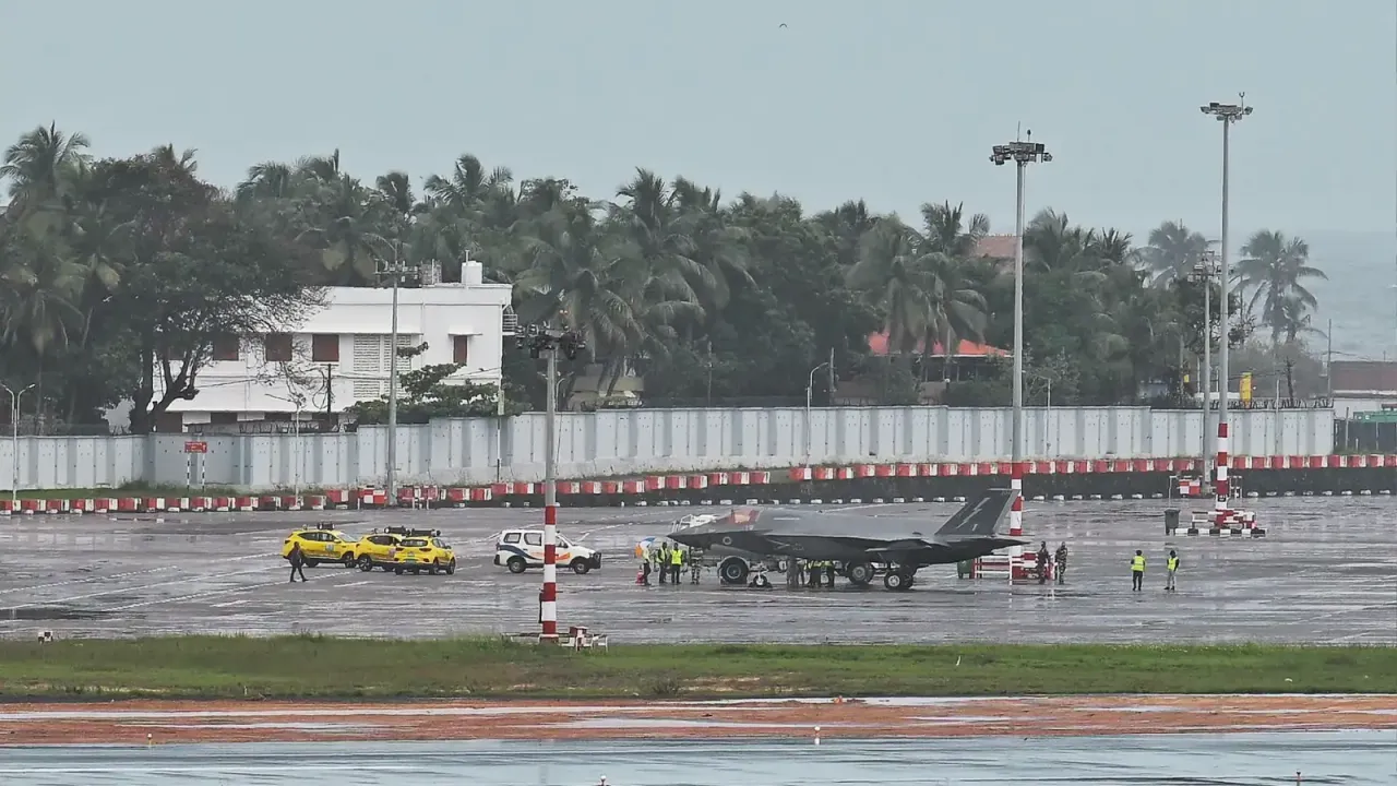  british-f35-emergency-landing-thiruvananthapuram 