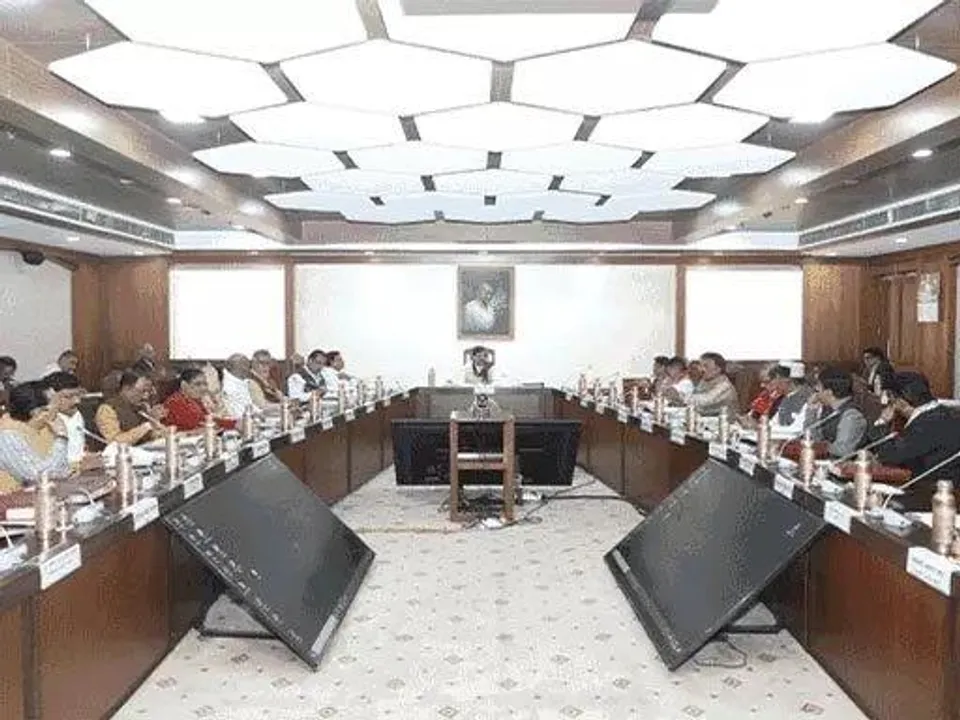  पचमढ़ी की धरती पर ऐतिहासिक कैबिनेट बैठक: राजा भभूत सिंह को श्रद्धांजलि, पर्यटन के नवविकास की तैयारी