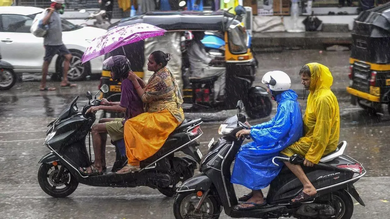  गुजरात-महाराष्ट्र में मूसलधार बारिश, दिल्ली-यूपी में भी बदलेगा मौसम का मिजाज
