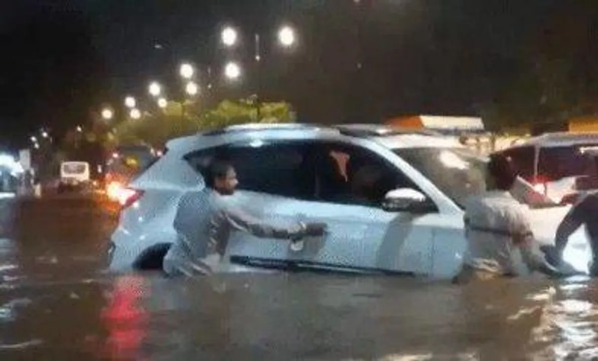  दिल्ली-NCR, उत्तराखंड और नागपुर में भारी बारिश से जनजीवन अस्त-व्यस्त; चारधाम यात्रा रोकी गई, स्कूल बंद