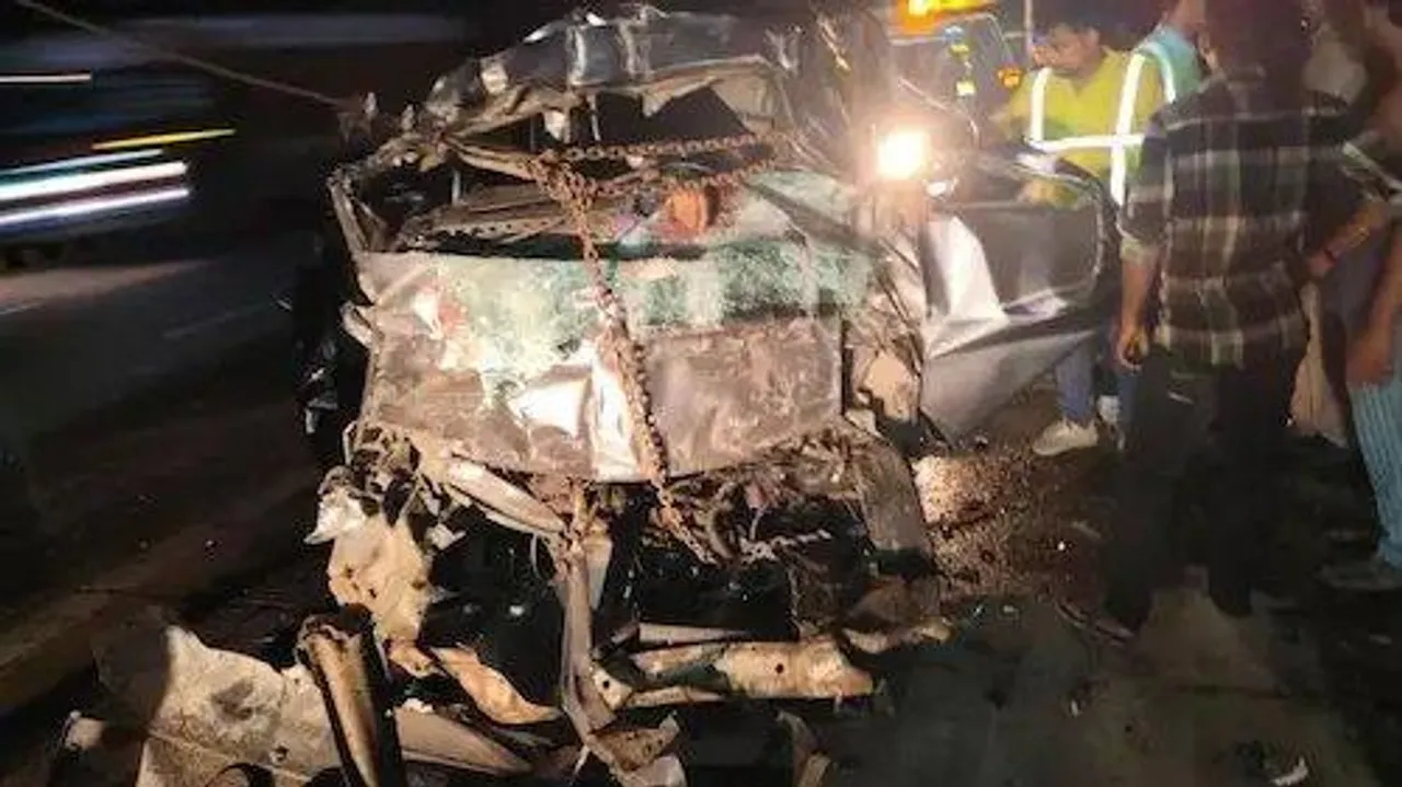  यमुना एक्सप्रेस-वे पर दिल दहला देने वाला हादसा: एक ही परिवार के 6 लोगों की मौत, झपकी बना काल